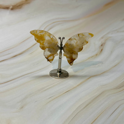 Kleine vlinder op standaard zilver