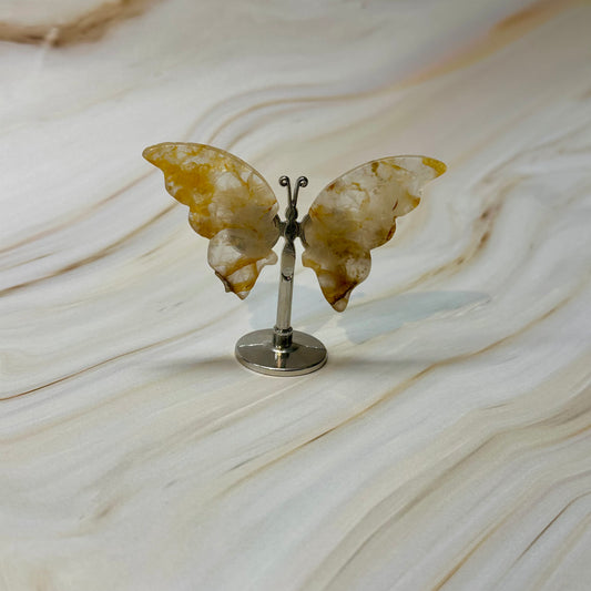 Kleine vlinder op standaard zilver