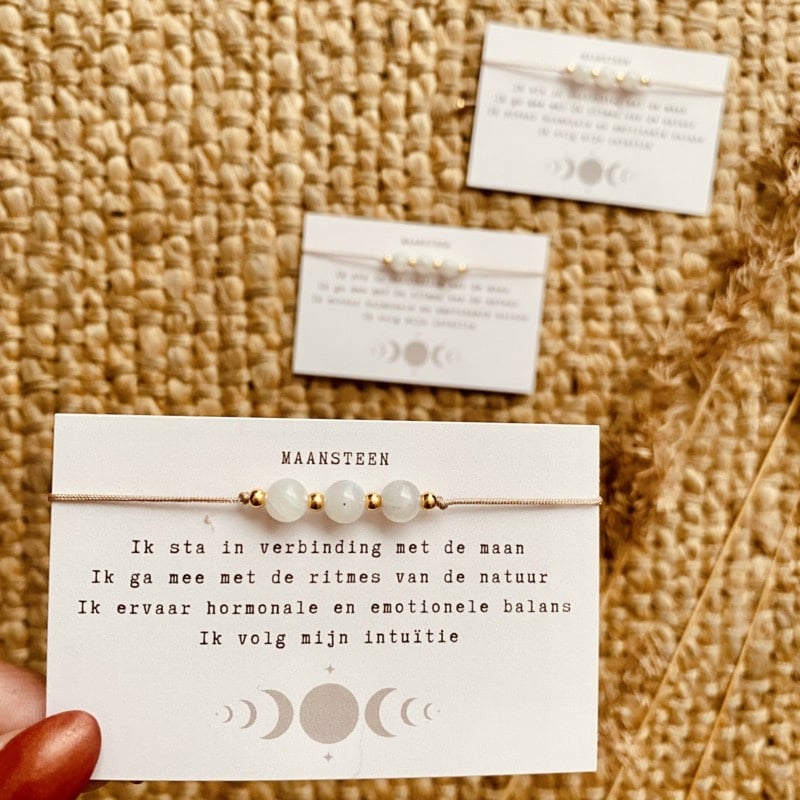 Diverse edelsteen armbandjes met satijnkoord