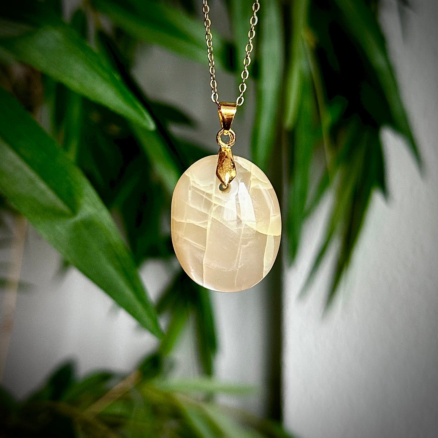 Lichte maansteen kettinghangers - goud