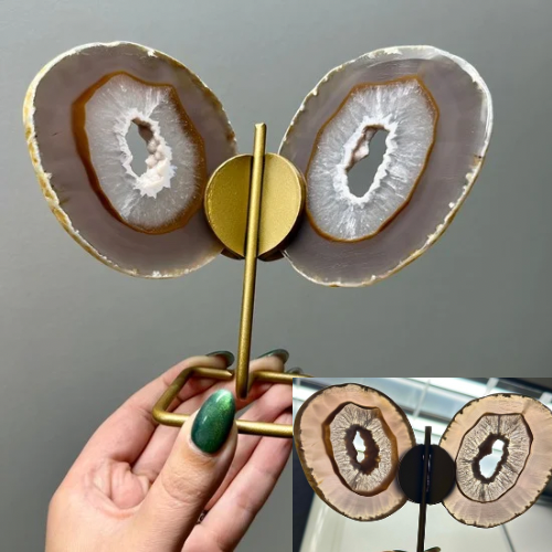 Agaat vlinder op goud standaard