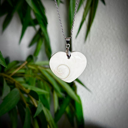 Eye of Saint Lucia kettinghanger