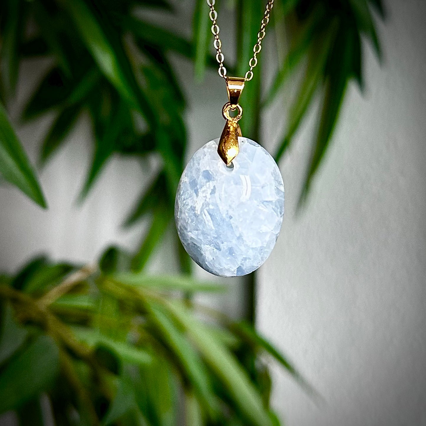 Blauwe calciet kettinghangers - goud