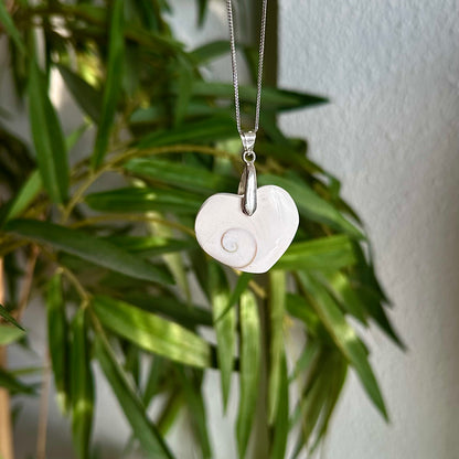 Eye of Saint Lucia kettinghanger