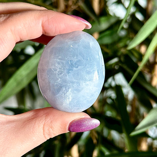 Blauwe calciet handsteen #468