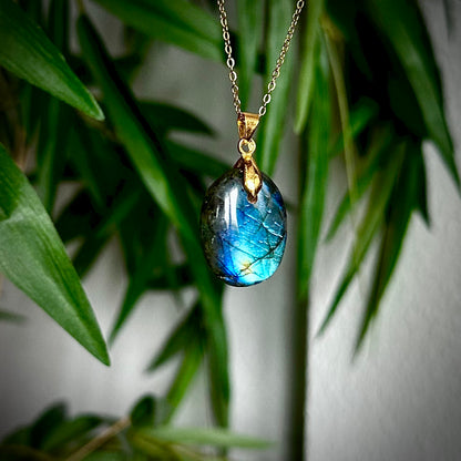 Labradoriet kettinghangers - goud