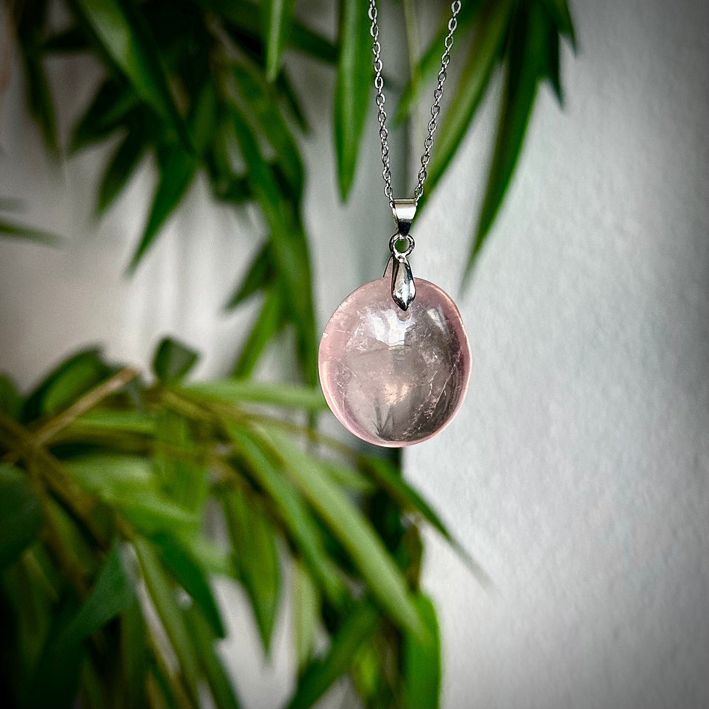 Rozenkwarts kettinghangers - zilver