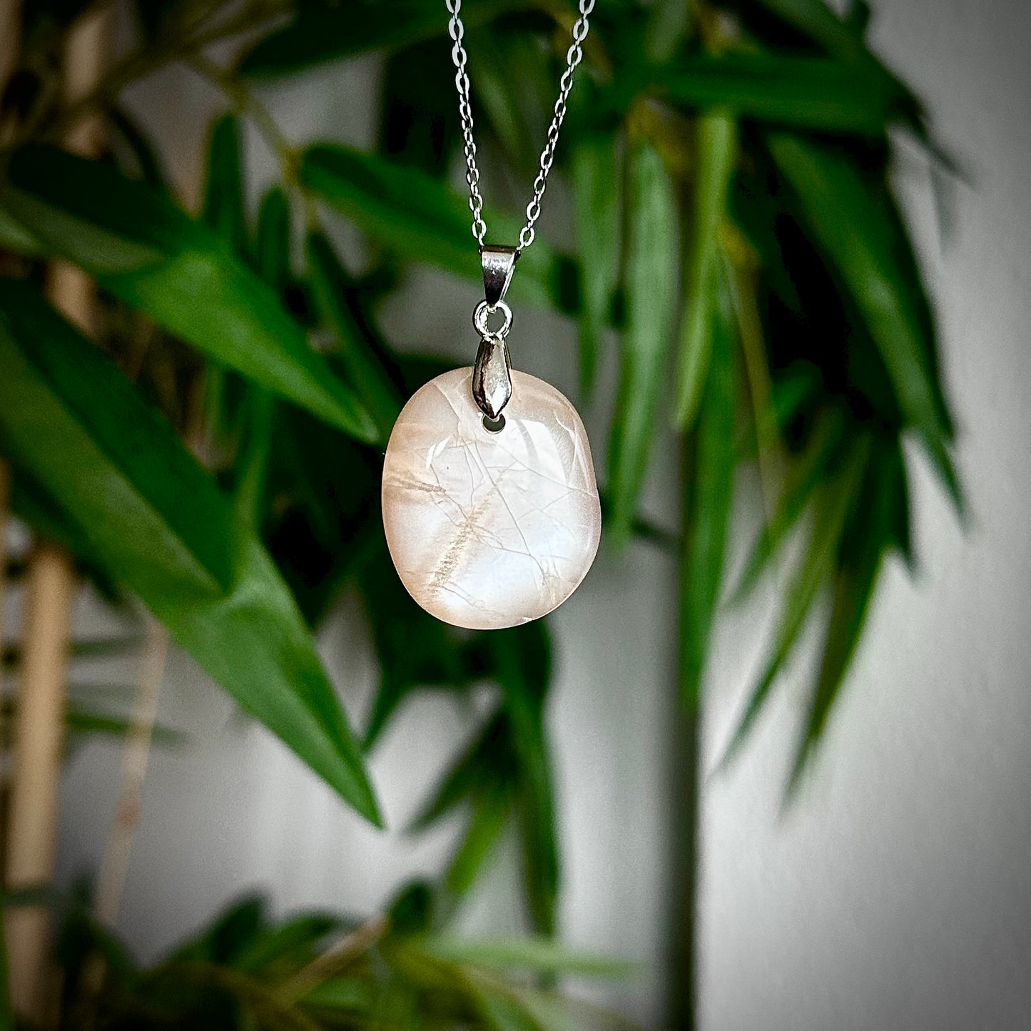 Lichte maansteen kettinghangers - zilver