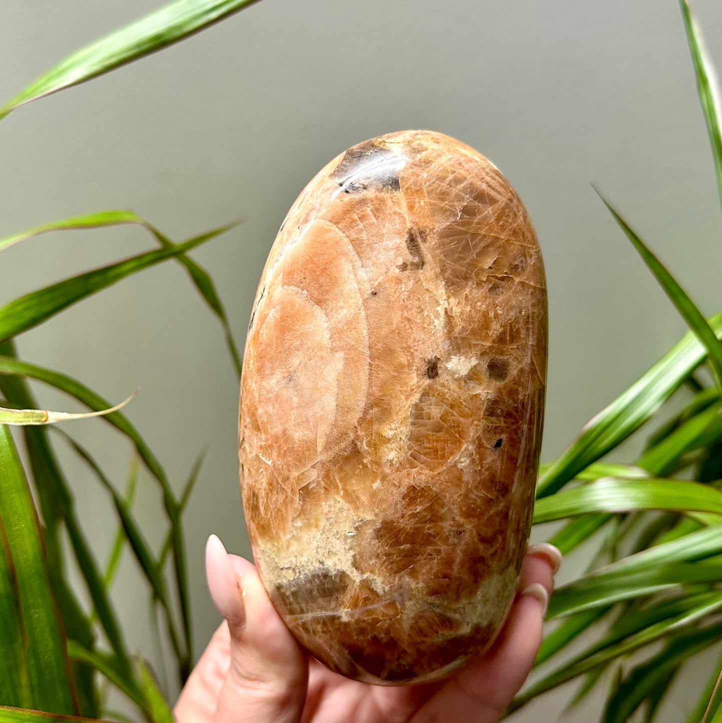 Perzik maansteen sculptuur #23