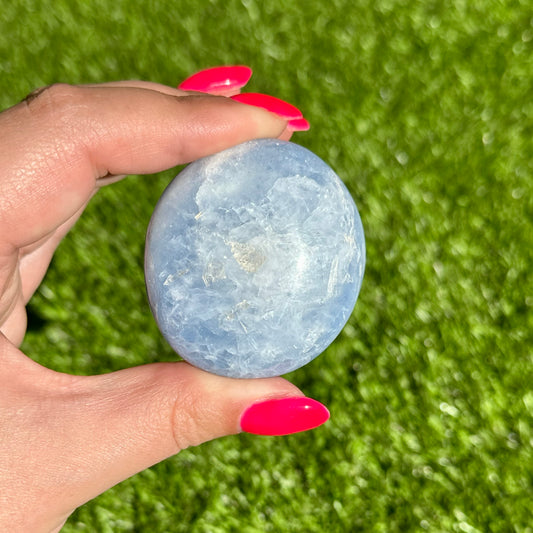 Blauwe calciet handsteen #147
