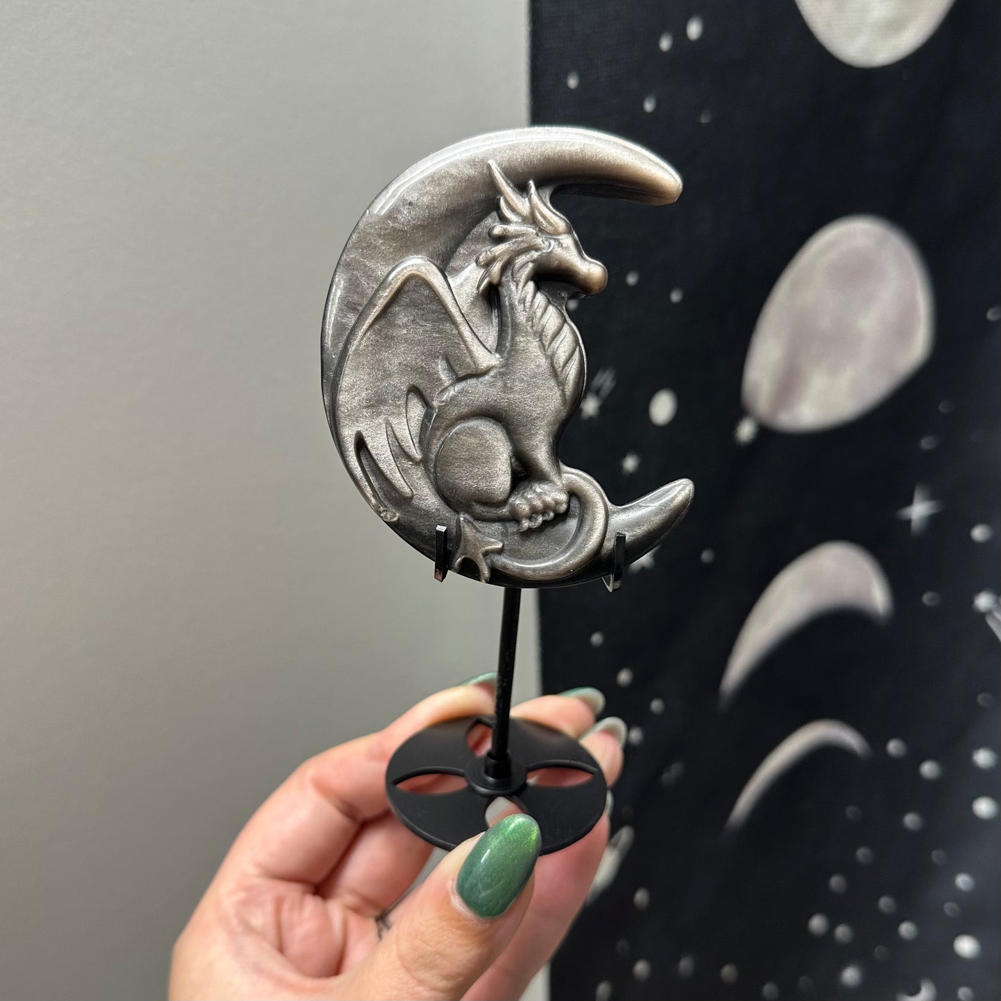 Zilver obsidiaan draak op maan