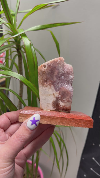 Roze amethist op sokkel #69